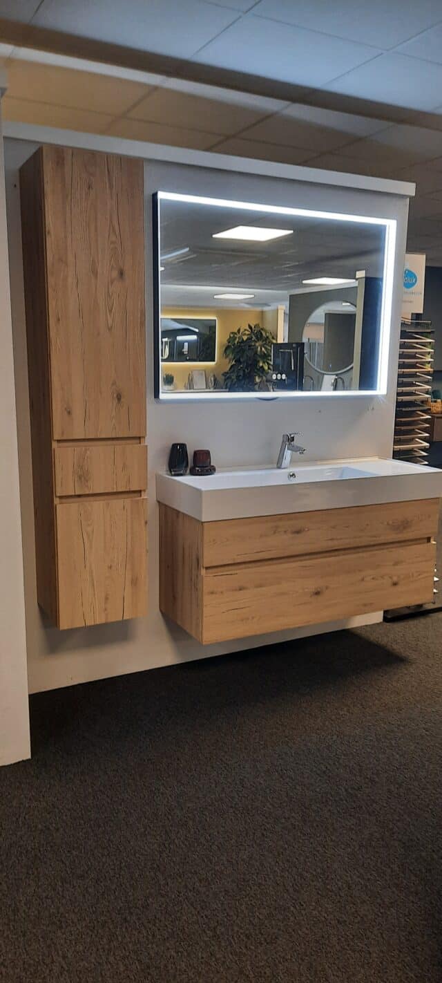 A Symetrisch Wastafelmeubel 120 Cm In Lichte Houtkleur Met Wastafel En Hoge Kast