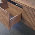 Meubel Panel Wood 120 Breed Met Verticale Ribbel Twee Lades En Spiegel