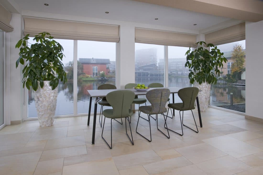 eetkamerstoelen-rikki-eettafel-shape-breesnewworld