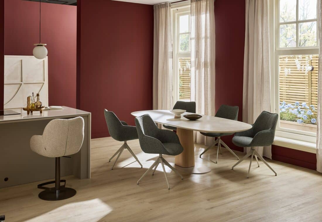 Kiq Arm 24 Spisestol Drejestol Stof Grøn Stel Beige Storq Spisebord Beige