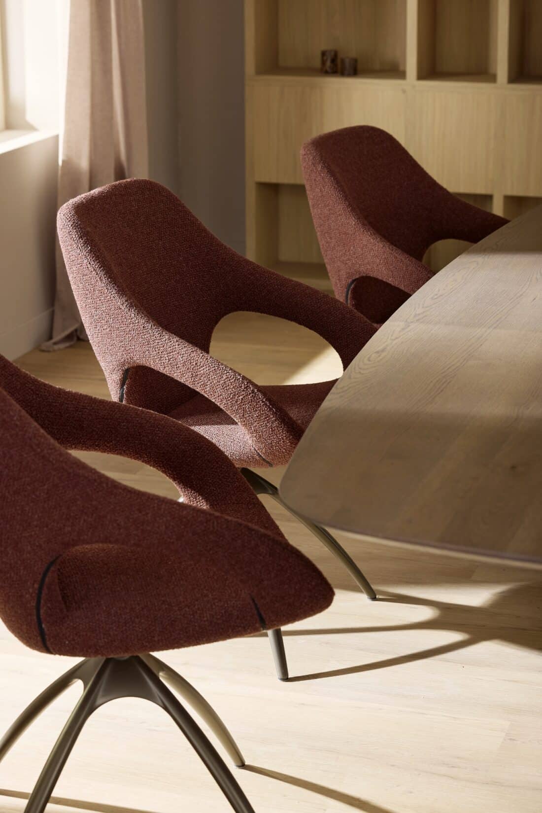 Quby Eetkamerstoel Draaibaar Modern Design Stof Donkerrood