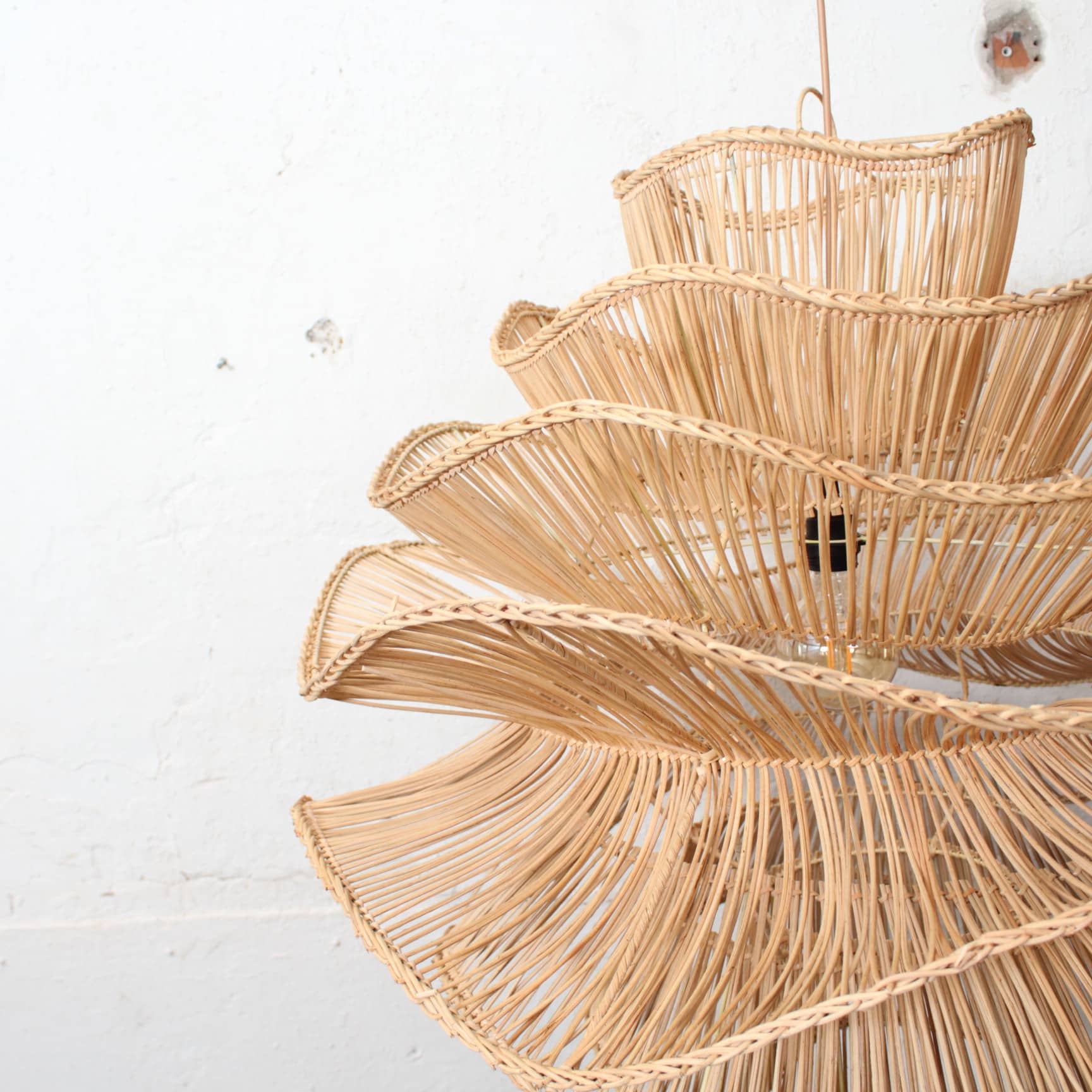 Rotan lamp uit