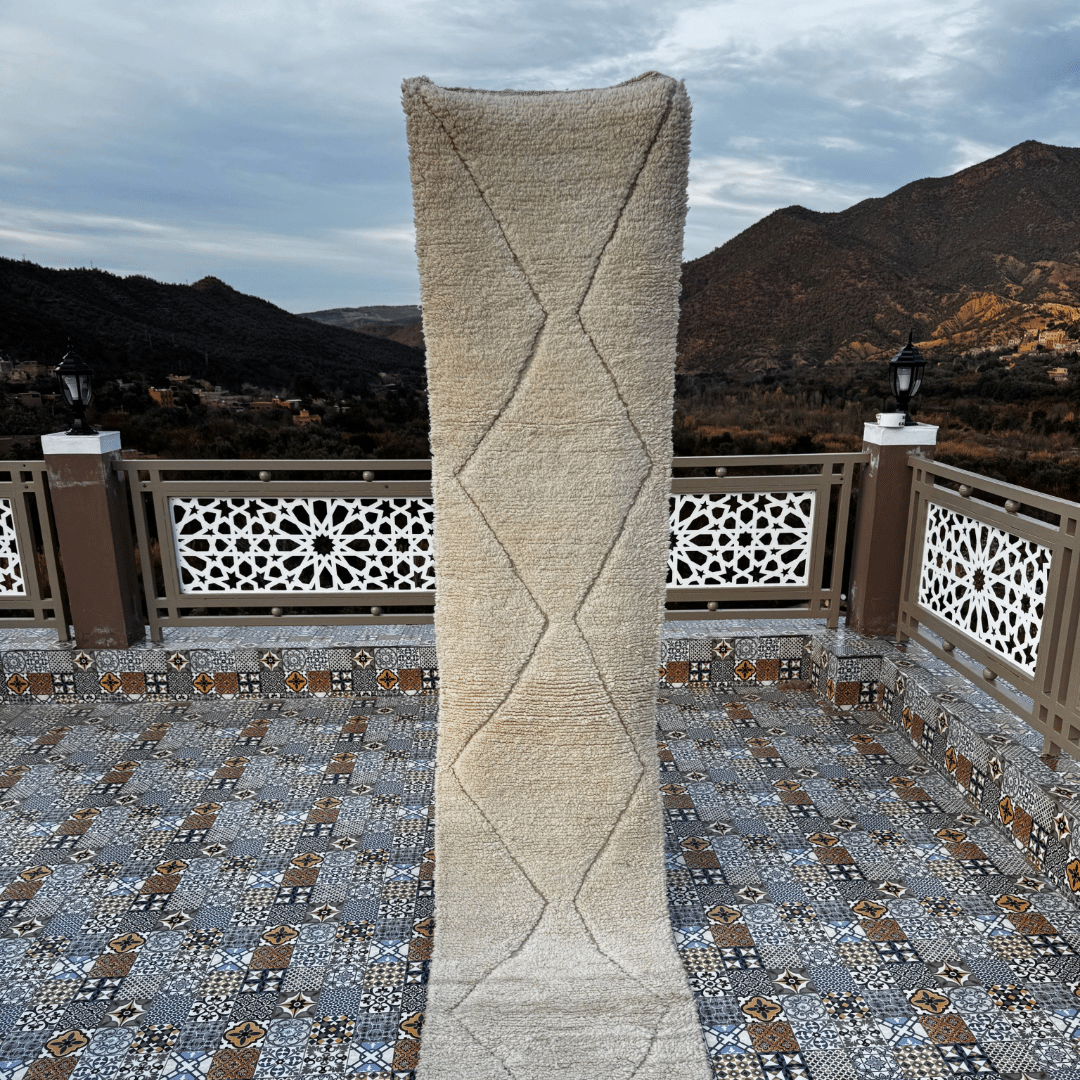 Prachtig Marokkaans vloerkleed te vinden bij Bregt Objects Prachtig Marokkaans vloerkleed te vinden bij Bregt Objects