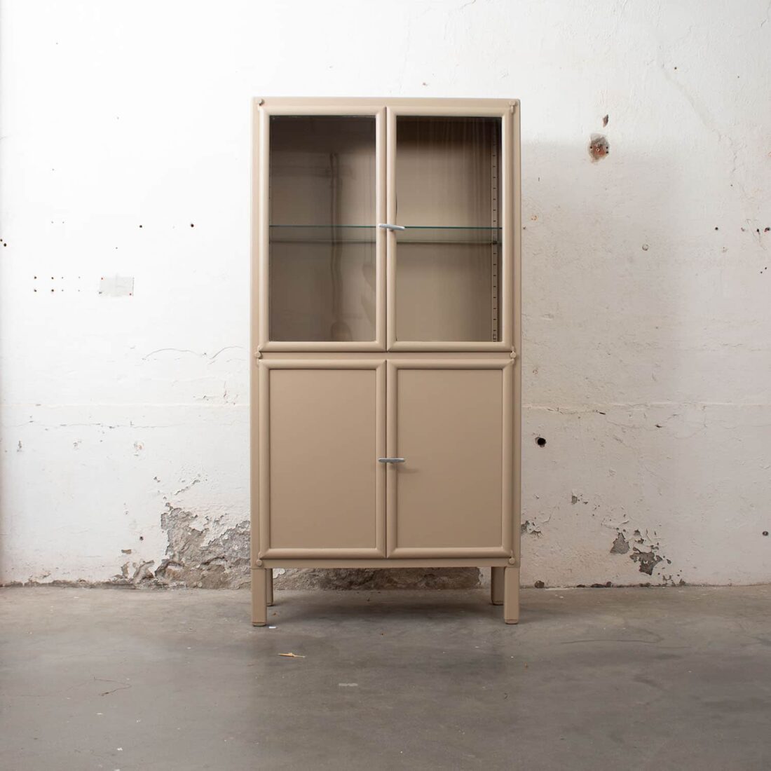 Slowaakse Vintage Apothekerskast Overgeverfd 1019