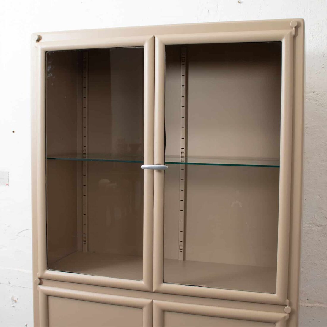 Slowaakse Vintage Apothekerskast Overgeverfd 1019