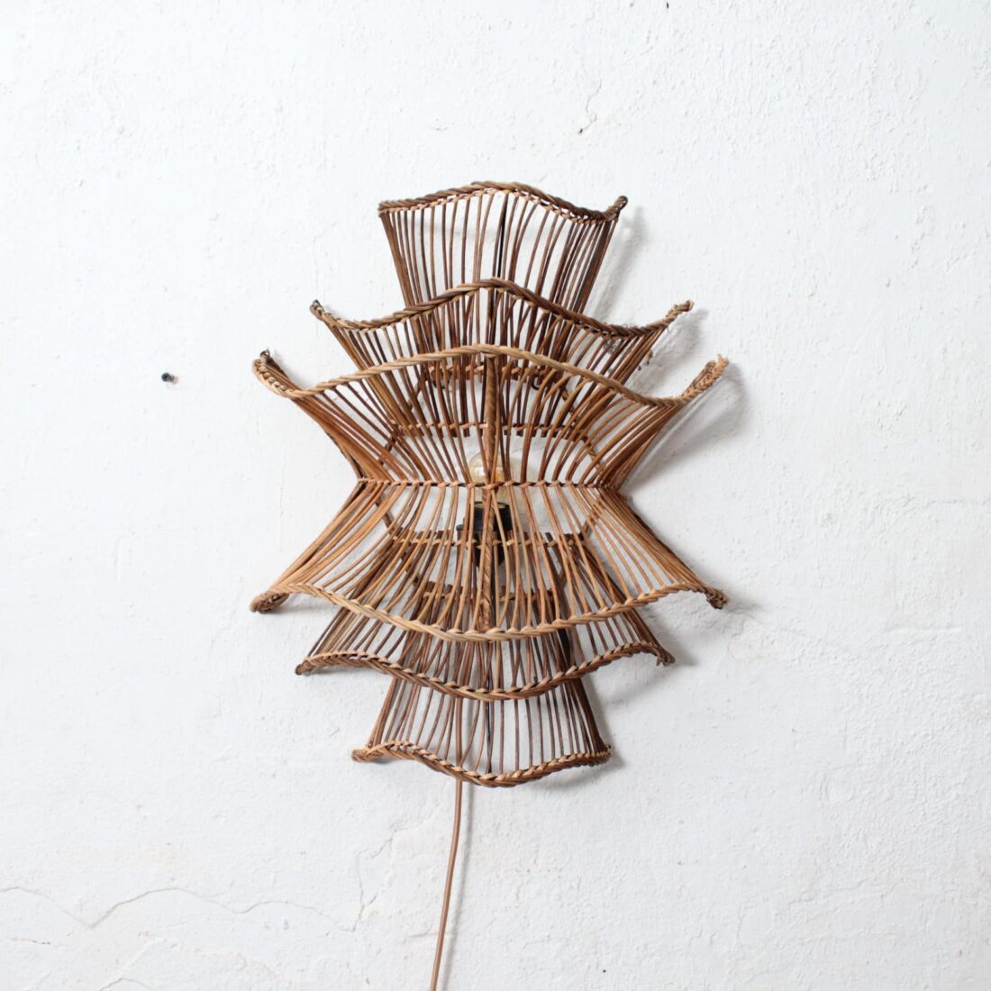 Rotan Wandlamp Wabisabi Gemeleerd M