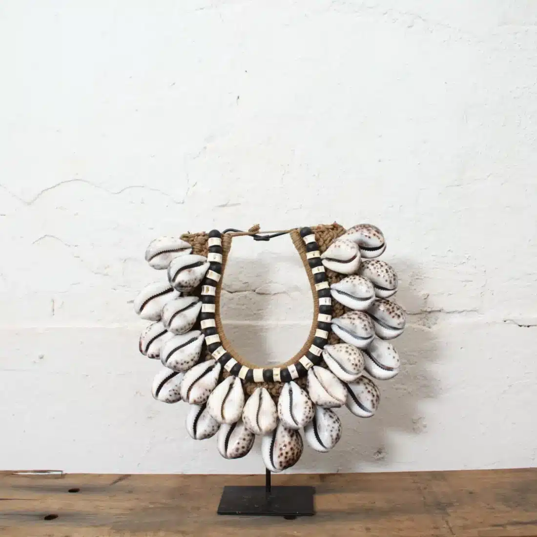 Schelpenketting Op Standaard 8211 Laag