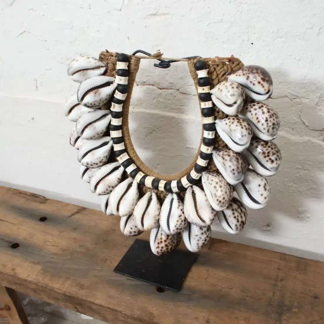 Schelpenketting Op Standaard 8211 Laag