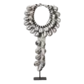 Schelpenketting op standaard | grijs