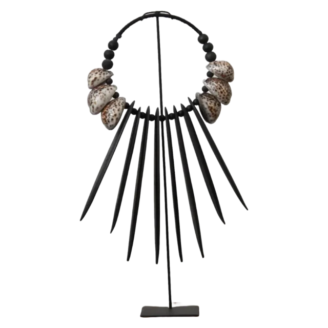 Schelpenketting Op Standaard Zwart