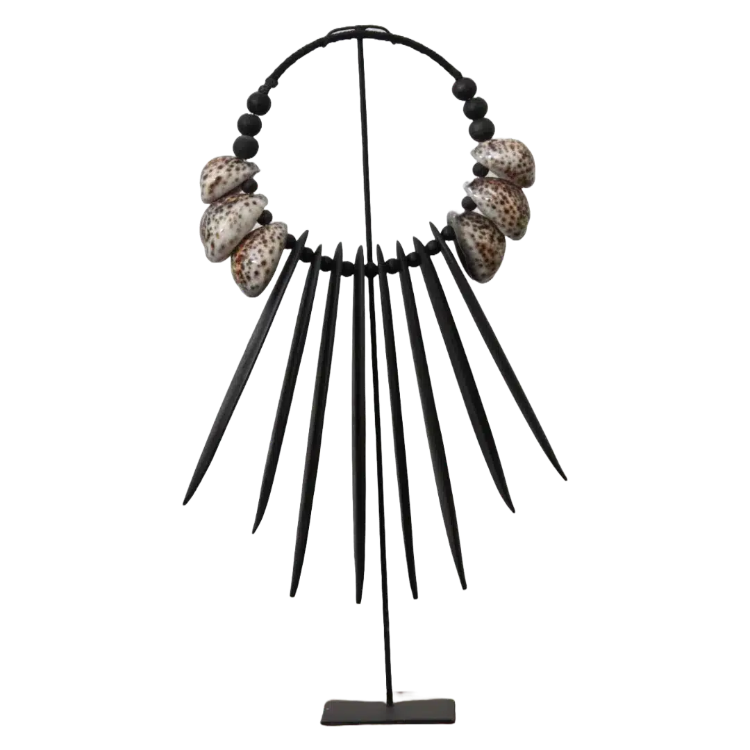 Schelpenketting Op Standaard Zwart