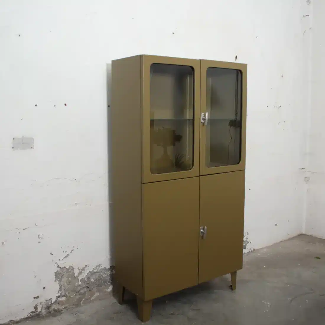 Tsjechische Vintage Apothekerskast Overgeverfd 7008
