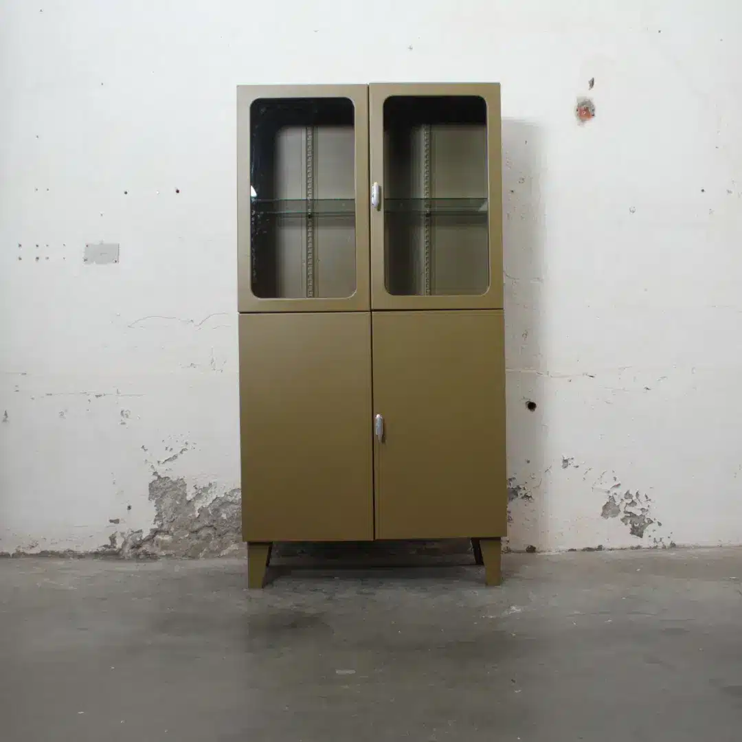Tsjechische Vintage Apothekerskast Overgeverfd 7008