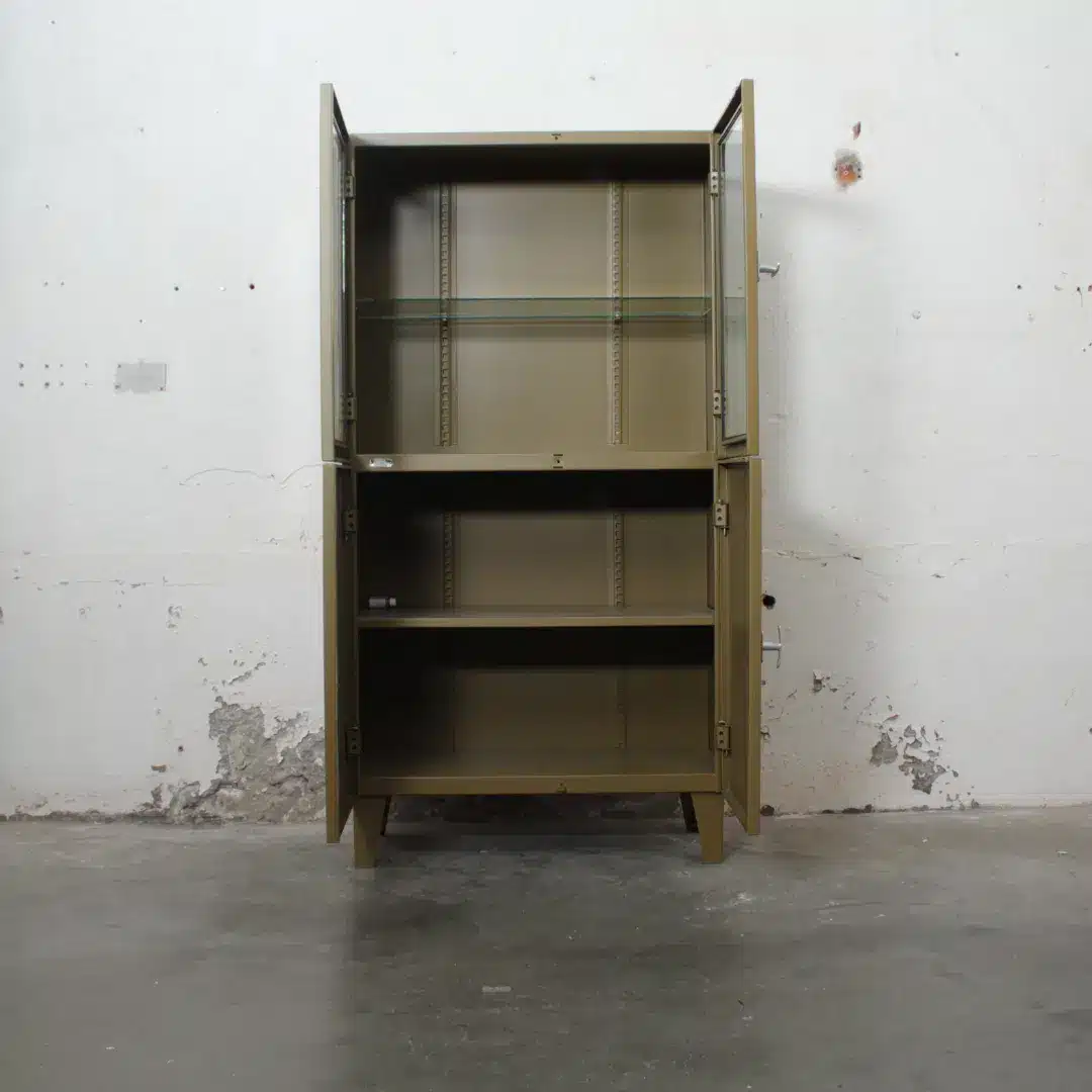 Tsjechische Vintage Apothekerskast Overgeverfd 7008