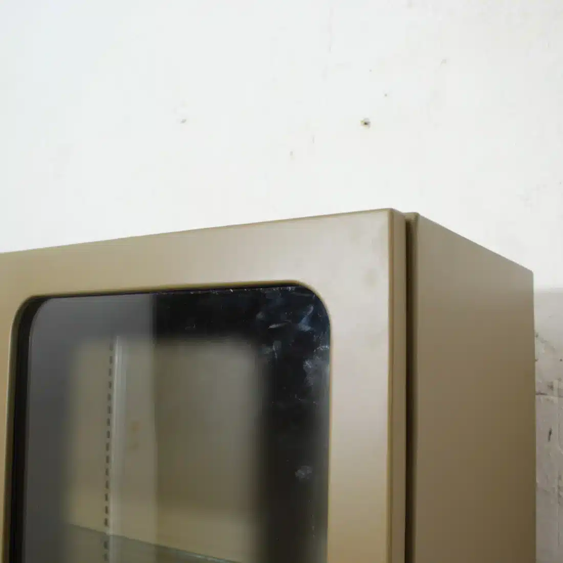 Tsjechische Vintage Apothekerskast Overgeverfd 7008