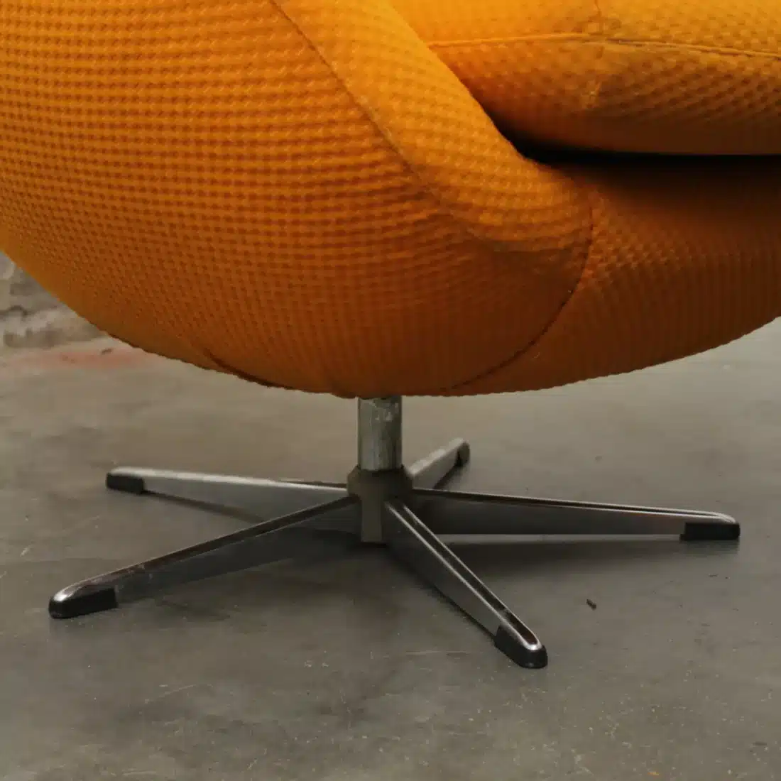 Swivel Chair Up Zvody Okergeel