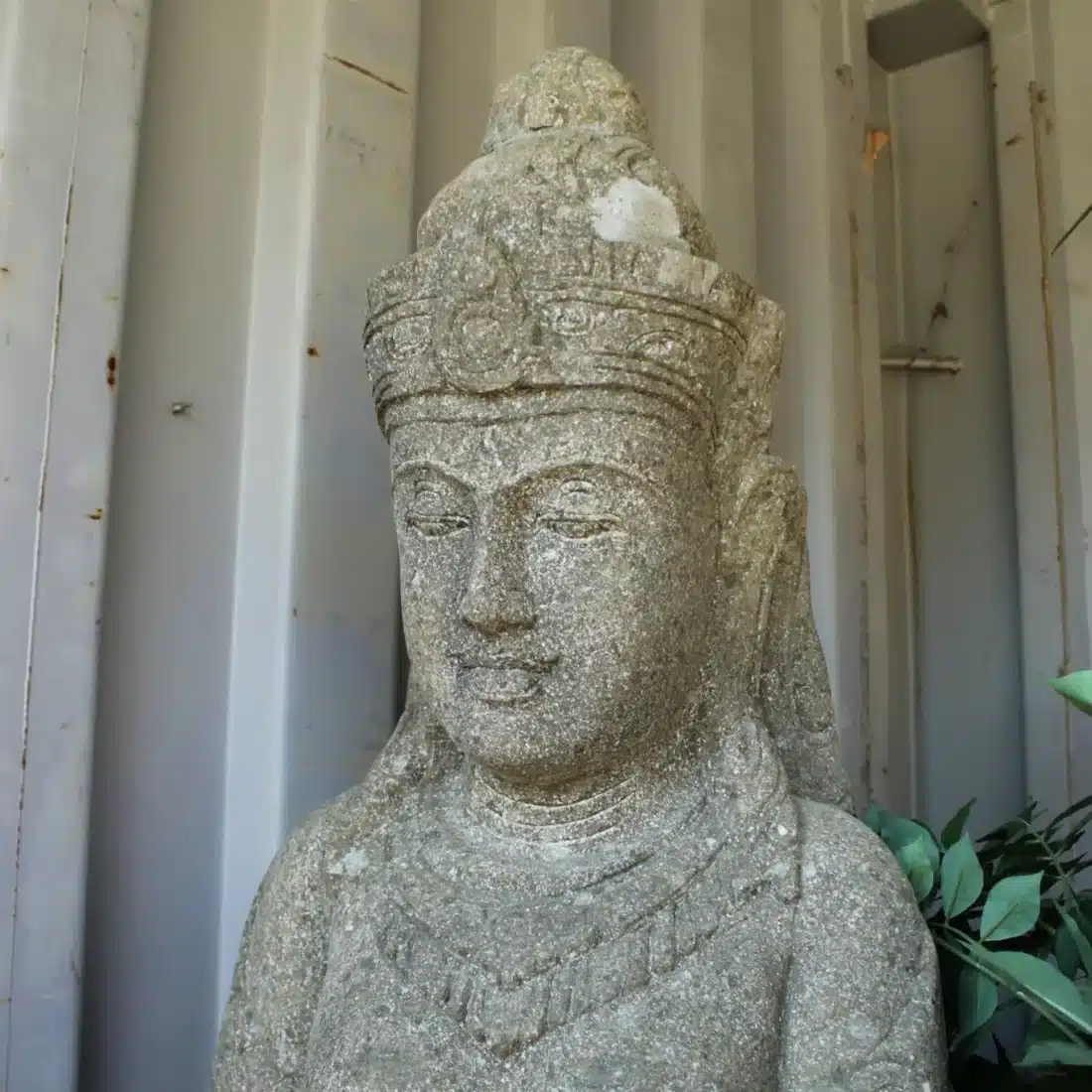 Staand Sri Dewi Beeld