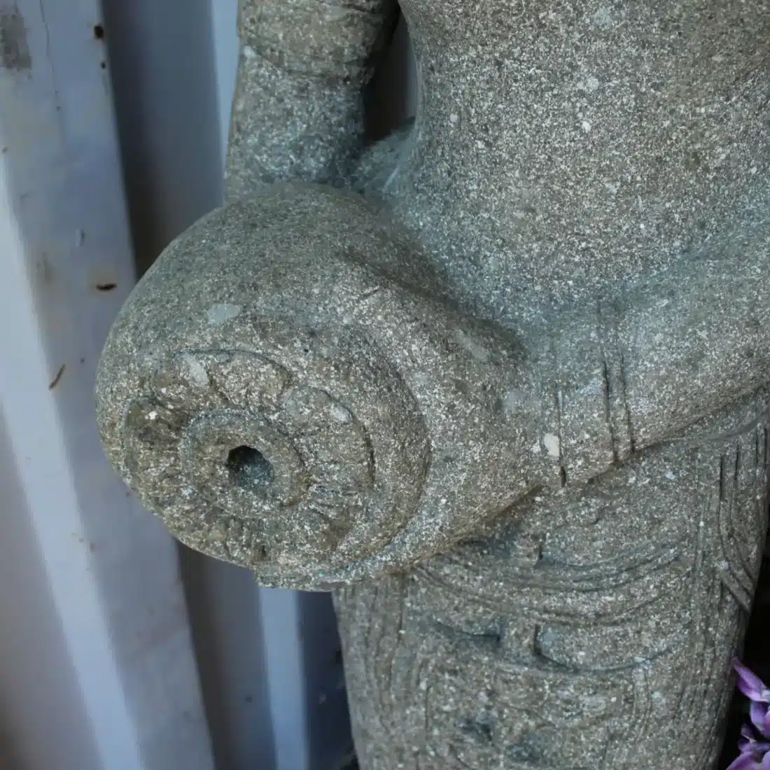 Staand Sri Dewi Beeld