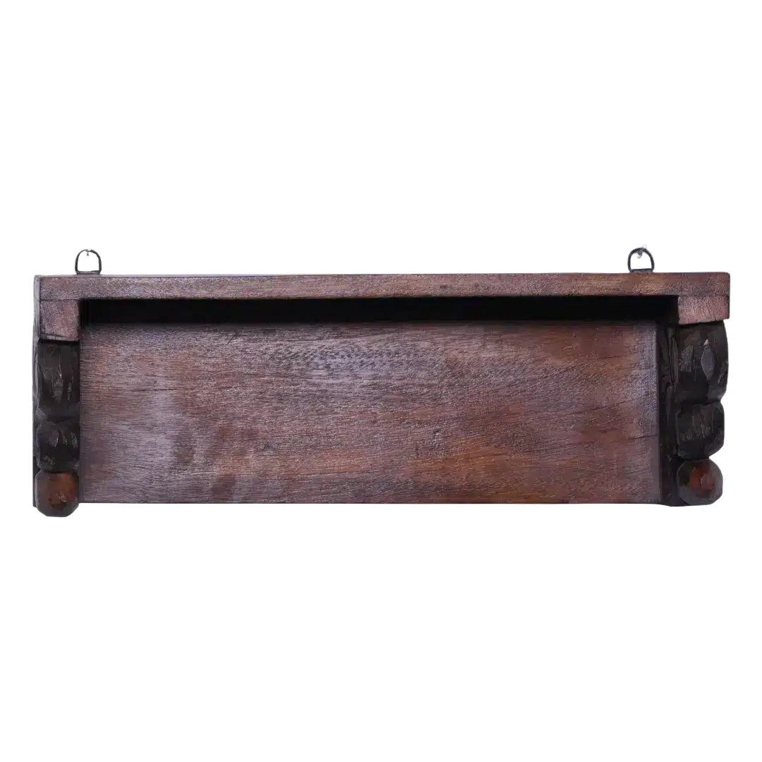 Wandplank Met Houtsnijwerk