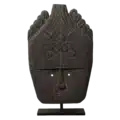 Indonesisch masker op standaard | XL