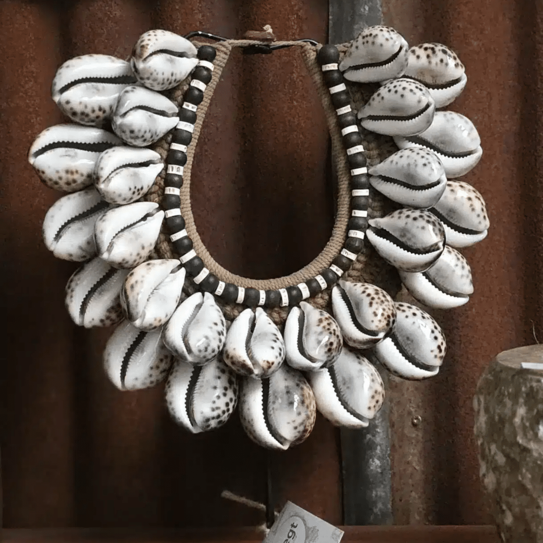 Schelpenketting Op Standaard 8211 Laag