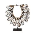 Schelpenketting Op Standaard - laag