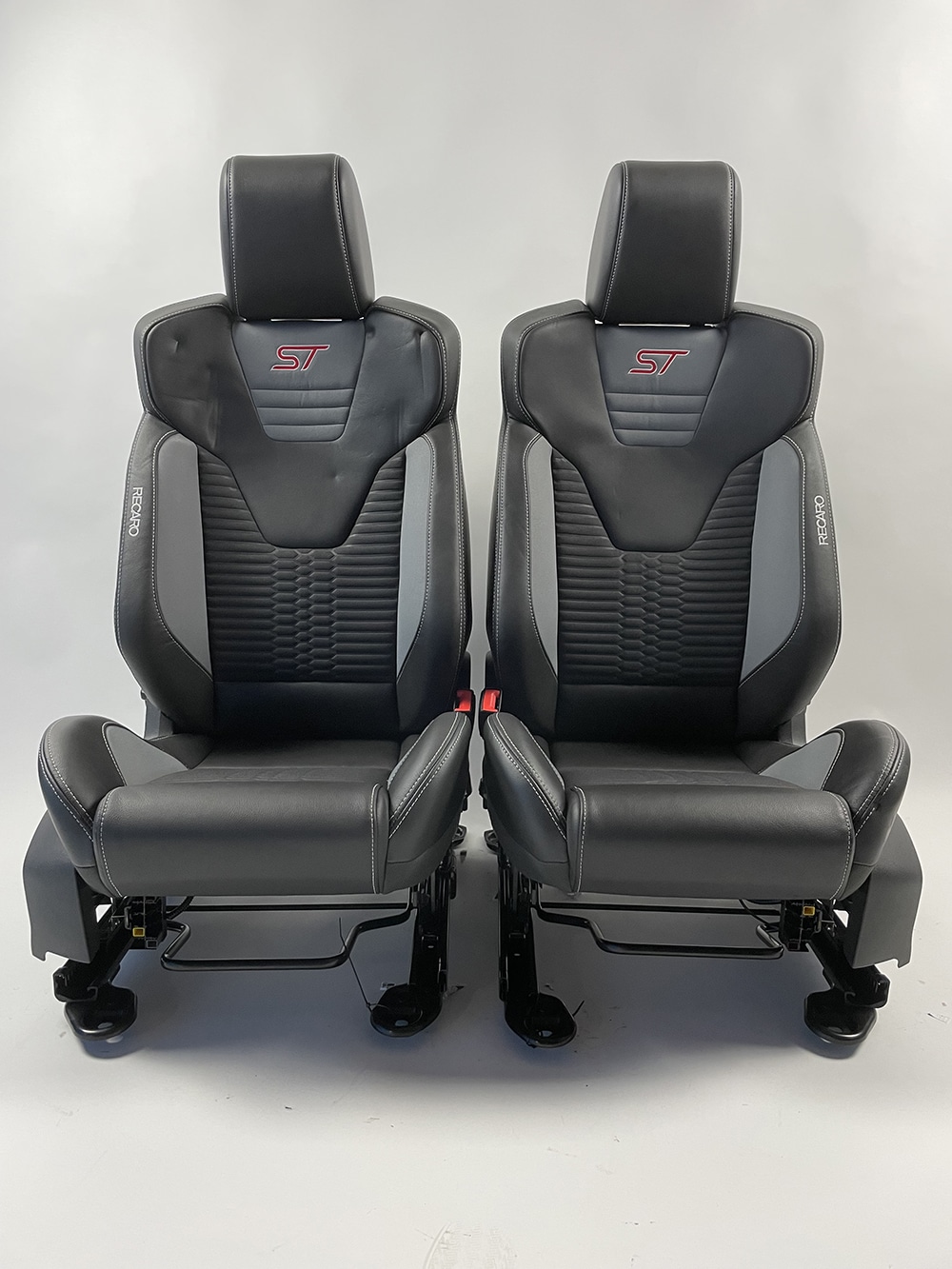 10000 10001 Ford Focus Seats 1