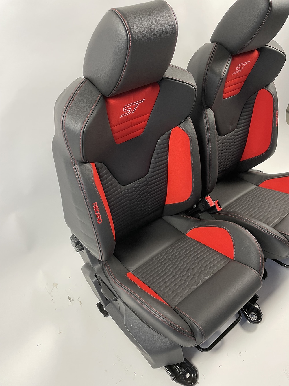 10002 10003 Ford Focus Seats 2