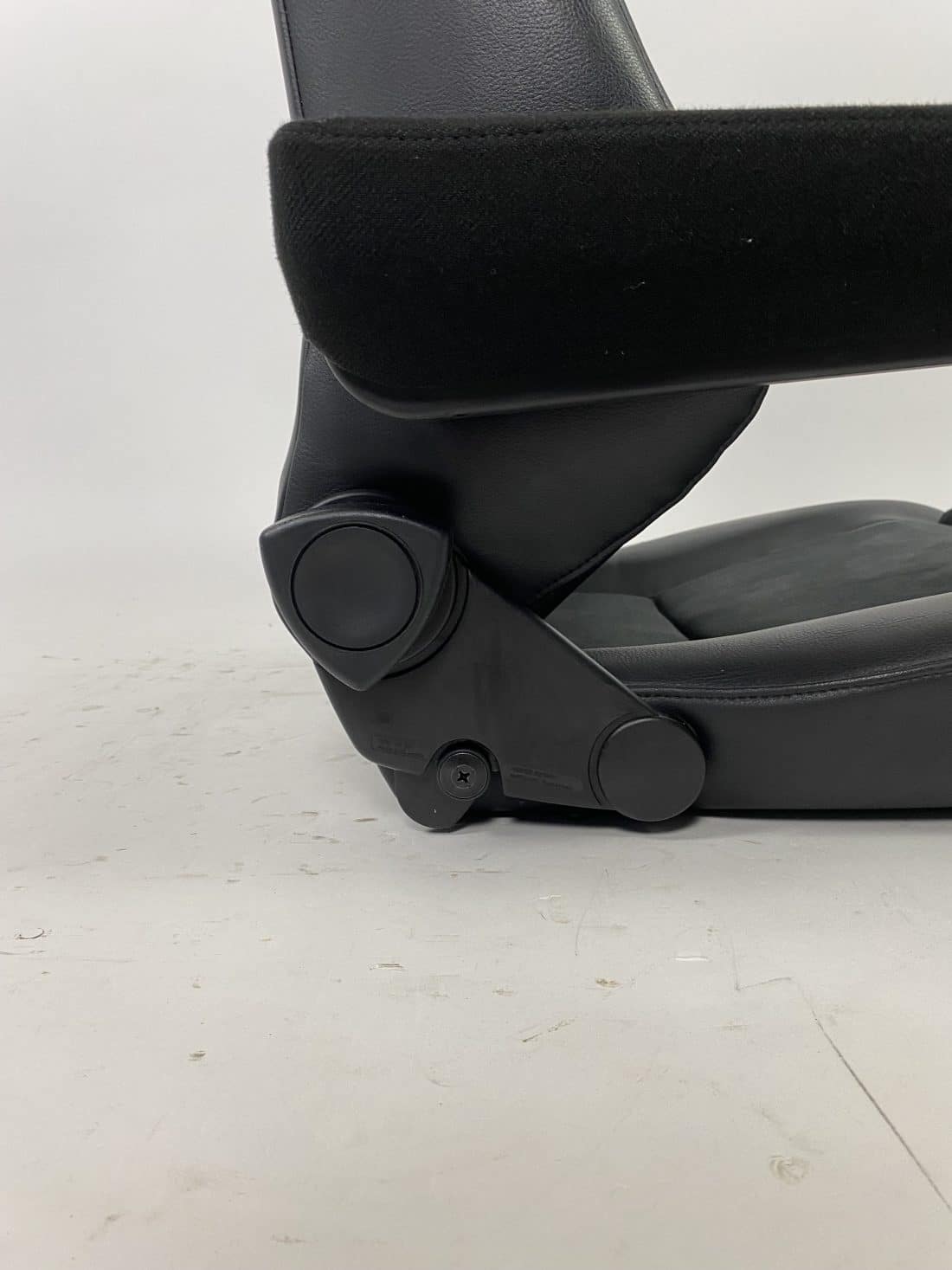 Trp Post Container Data Trp Post Id 14198 Recaro Specialist M Refurbished With Armrest Trp Post Container
