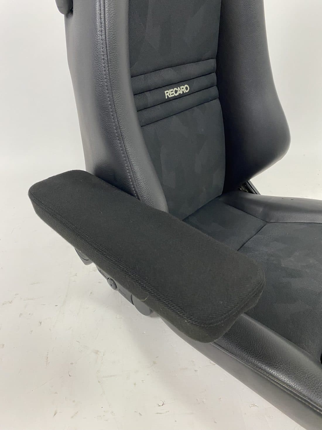 Trp Post Container Data Trp Post Id 14198 Recaro Specialist M Refurbished With Armrest Trp Post Container