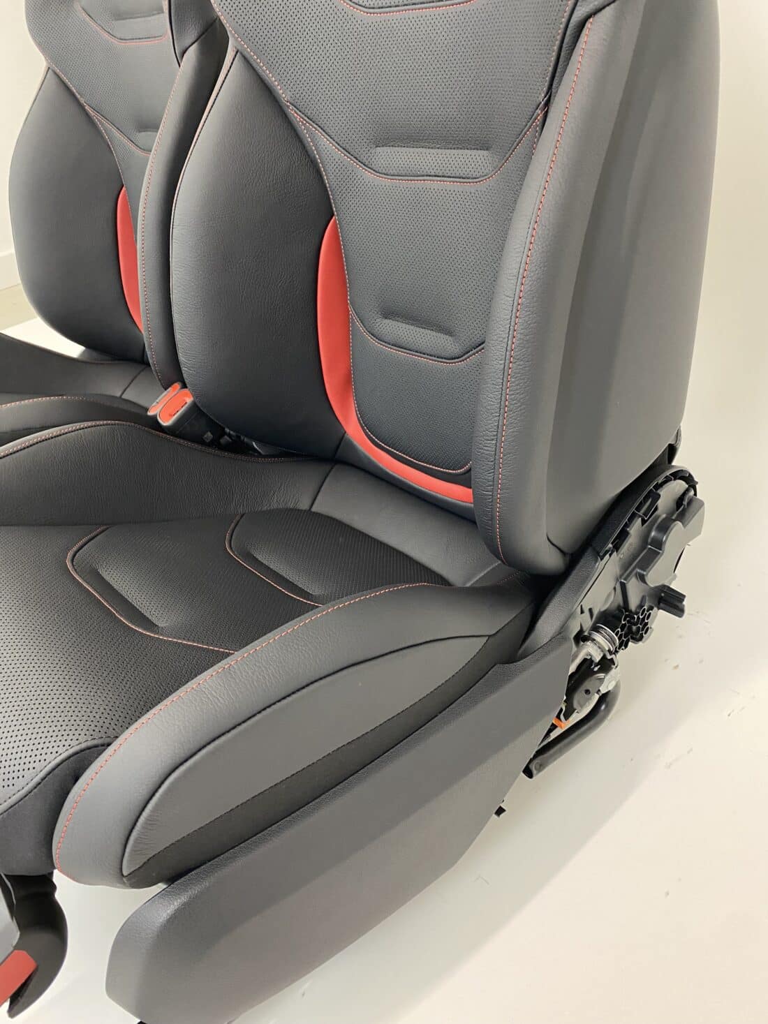 Trp Post Container Data Trp Post Id 15921 Mercedes Benz C Klasse Amg Performance Stoelen W206 Zwart Leder Met Rood Detail Trp Post Container