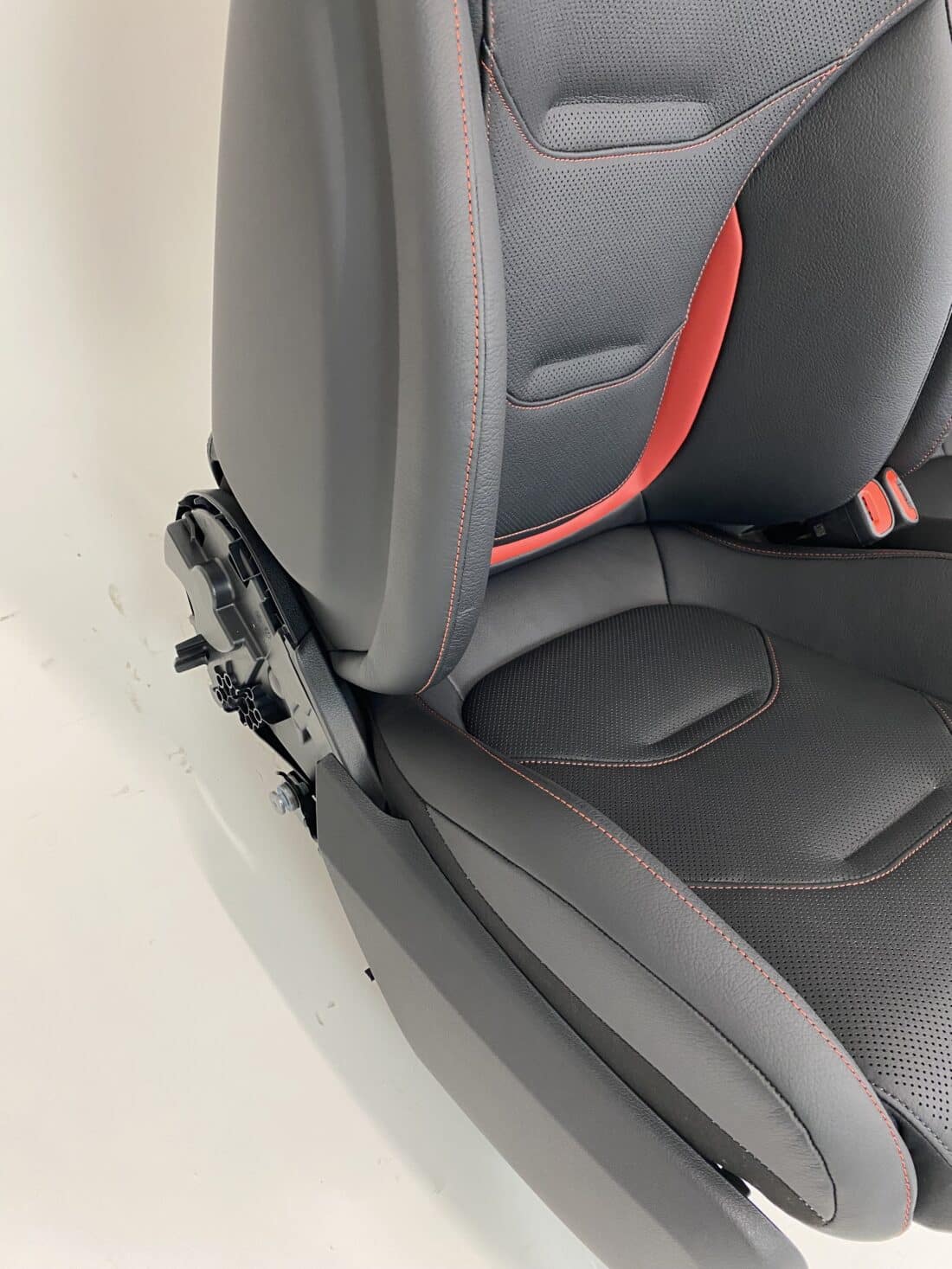Trp Post Container Data Trp Post Id 15921 Mercedes Benz C Klasse Amg Performance Stoelen W206 Zwart Leder Met Rood Detail Trp Post Container