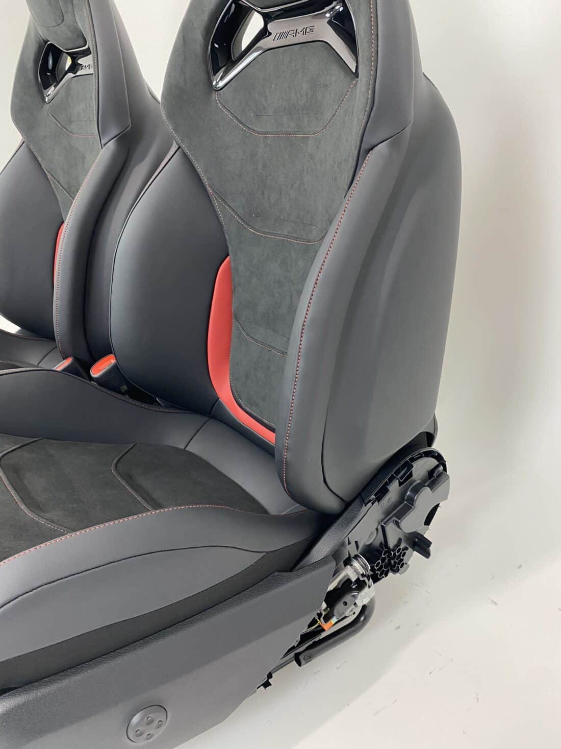 Trp Post Container Data Trp Post Id 15933 Mercedes Benz C Klasse Amg Performance Stoelen W206 Alcantara Met Rood Detail Trp Post Container