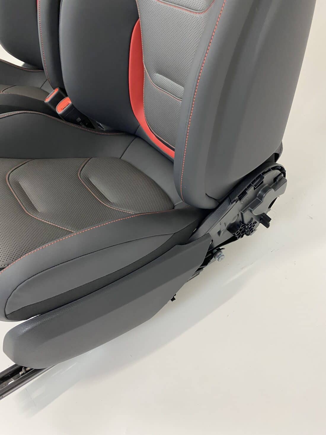Trp Post Container Data Trp Post Id 15946 Mercedes Benz C Klasse Amg Performance Stoelen W206 Zwart Grijs Leder Met Rood Detail Trp Post Container