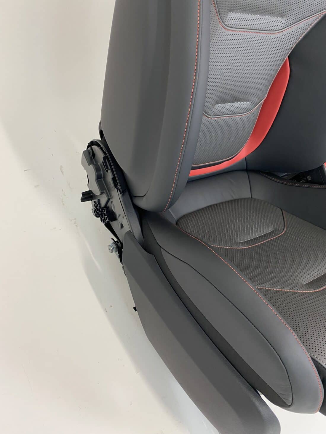 Trp Post Container Data Trp Post Id 15946 Mercedes Benz C Klasse Amg Performance Stoelen W206 Zwart Grijs Leder Met Rood Detail Trp Post Container