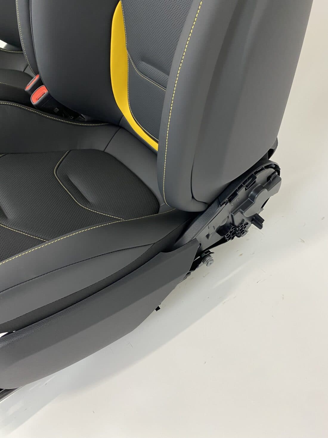 Trp Post Container Data Trp Post Id 15975 Mercedes Benz C Klasse Amg Performance Sitze W206 Schwarz Leder Mit Gelbem Detail Trp Post Container