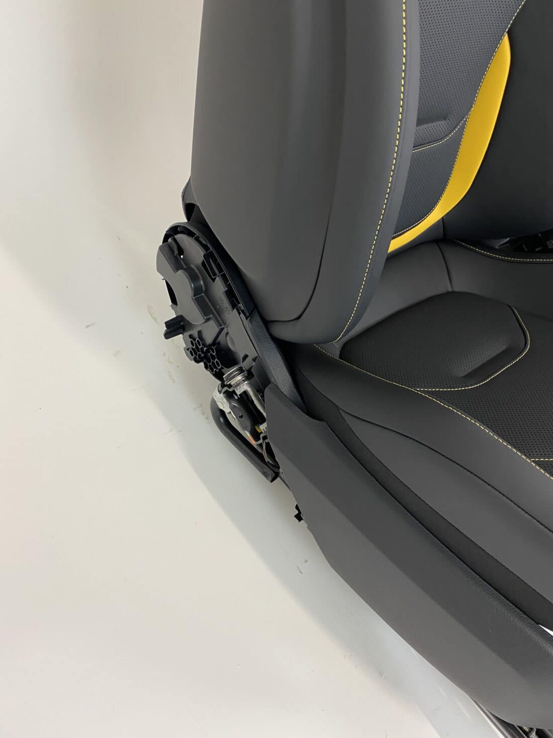 Trp Post Container Data Trp Post Id 15975 Mercedes Benz C Klasse Amg Performance Sitze W206 Schwarz Leder Mit Gelbem Detail Trp Post Container