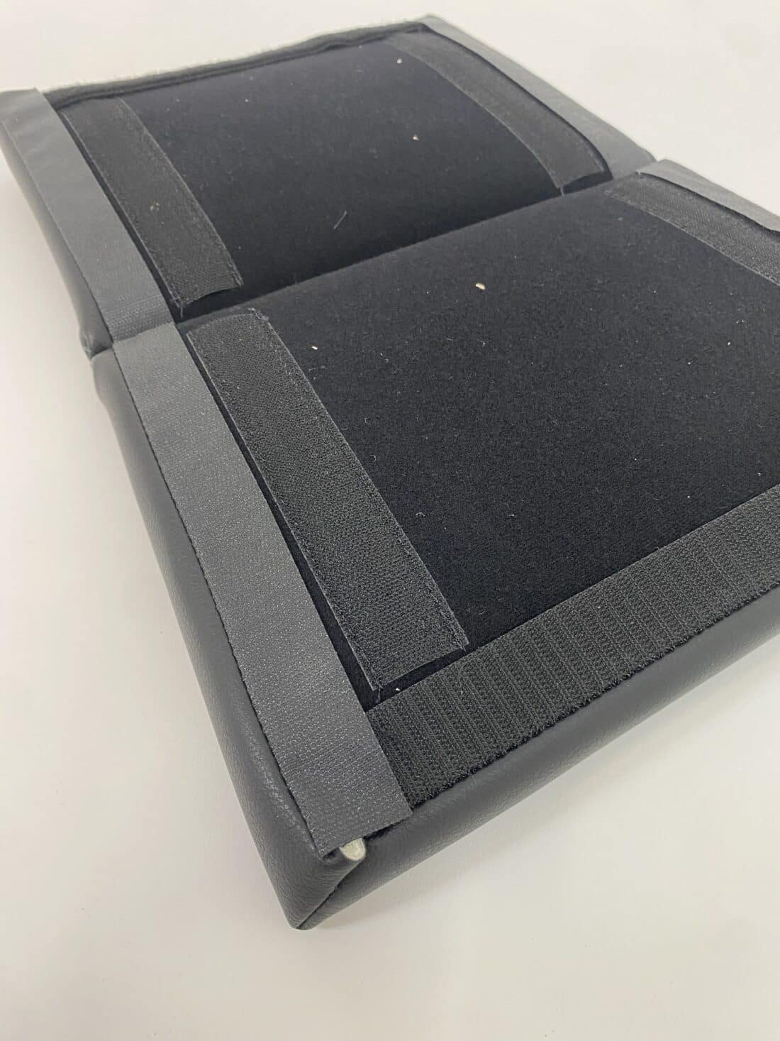 Trp Post Container Data Trp Post ID 19905 Pole Position Abe Faux Leather Back Cushion, Black 5118273 B36 Et Trp Post Container