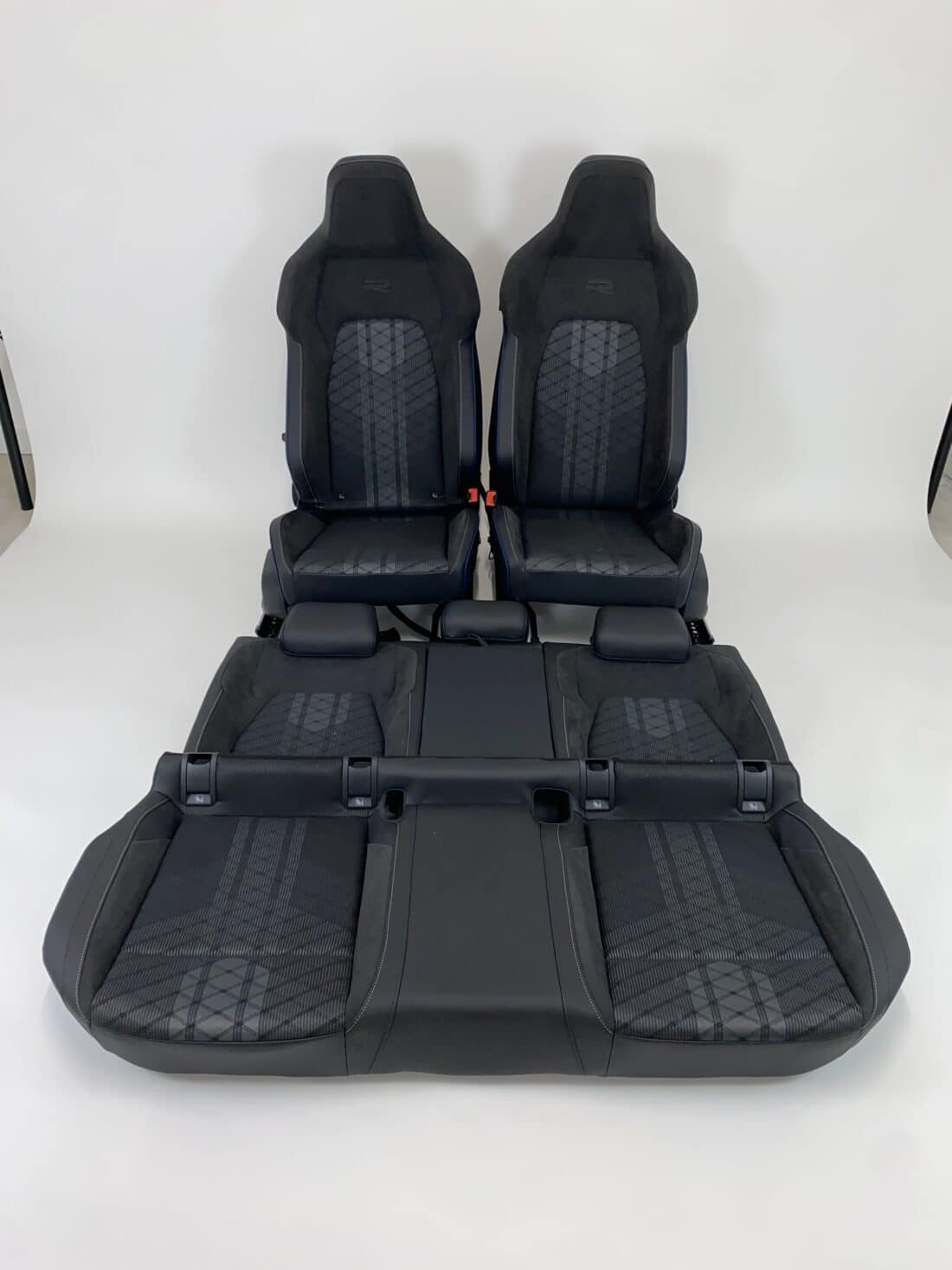 Données du conteneur Trp Post - ID Trp Post 20058 - Intérieur VW Golf 8 R CD gris-noir - Conteneur Trp Post Données du conteneur Trp Post - ID Trp Post 20058 - Intérieur VW Golf 8 R CD gris-noir - Conteneur Trp Post
