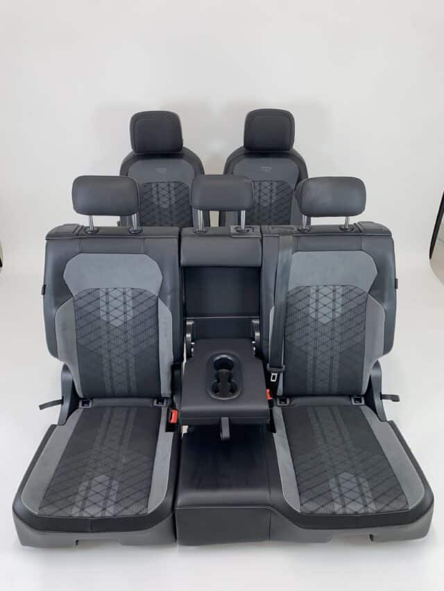 Interior of the VW Tiguan R Allspace Bw2: Alcantara, fabric and leather