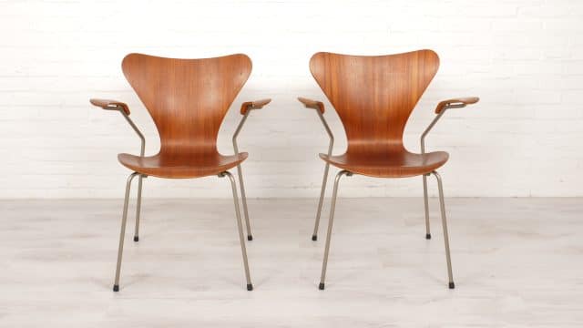 2 chaises papillon vintage par Arne Jacobsen pour Fritz Hansen Modèle 3207 Teck