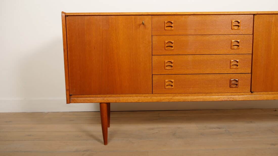 Vintage Dressoir Notenhout 220 Cm