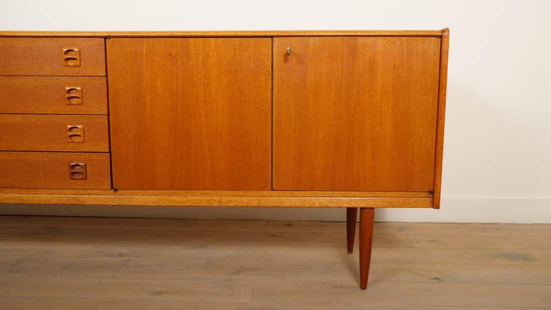 Vintage Dressoir Notenhout 220 Cm