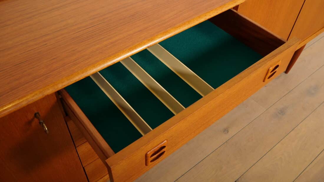 Vintage Dressoir Notenhout 220 Cm
