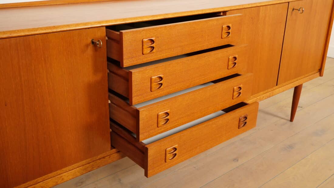 Vintage Dressoir Notenhout 220 Cm