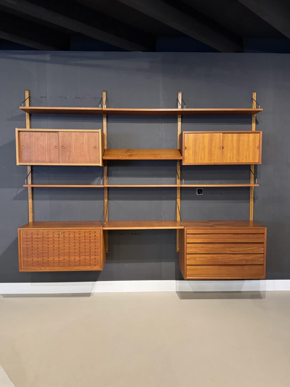 Wand Systeem Royal System Poul Cadovius Teak
