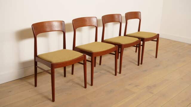 4 X Eetkamerstoel Henning Kjaernulf Teak Opnieuw Gestoffeerd