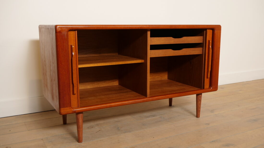 Trp Post Container Data Trp Post Id 22356 Vintage Dressoir Met Schuifdeuren Audiomeubel Teak Trp Post Container