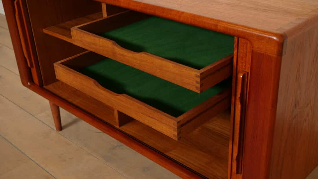 Trp Post Container Data Trp Post Id 22356 Vintage Dressoir Met Schuifdeuren Audiomeubel Teak Trp Post Container