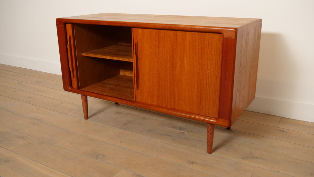 Trp Post Container Data Trp Post Id 22356 Vintage Dressoir Met Schuifdeuren Audiomeubel Teak Trp Post Container